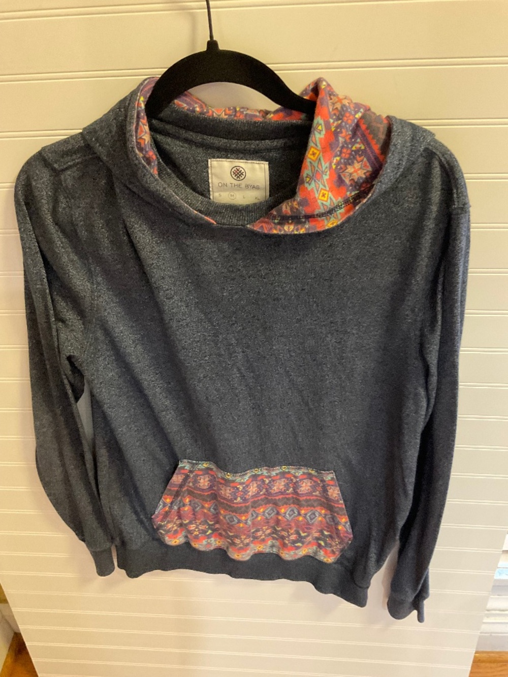 On The Byas Women’s M Gray Southwestern Geometric Pocket Hoodie
